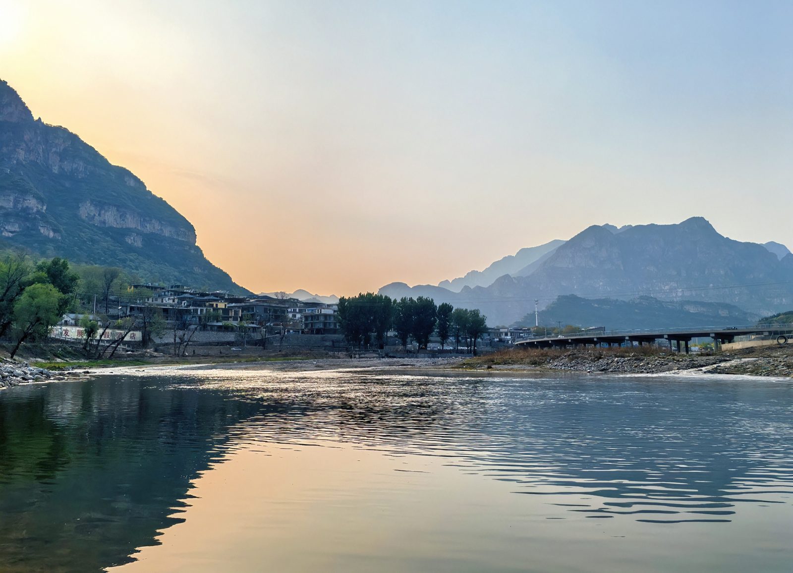 十渡拒马河傍晚山水景色