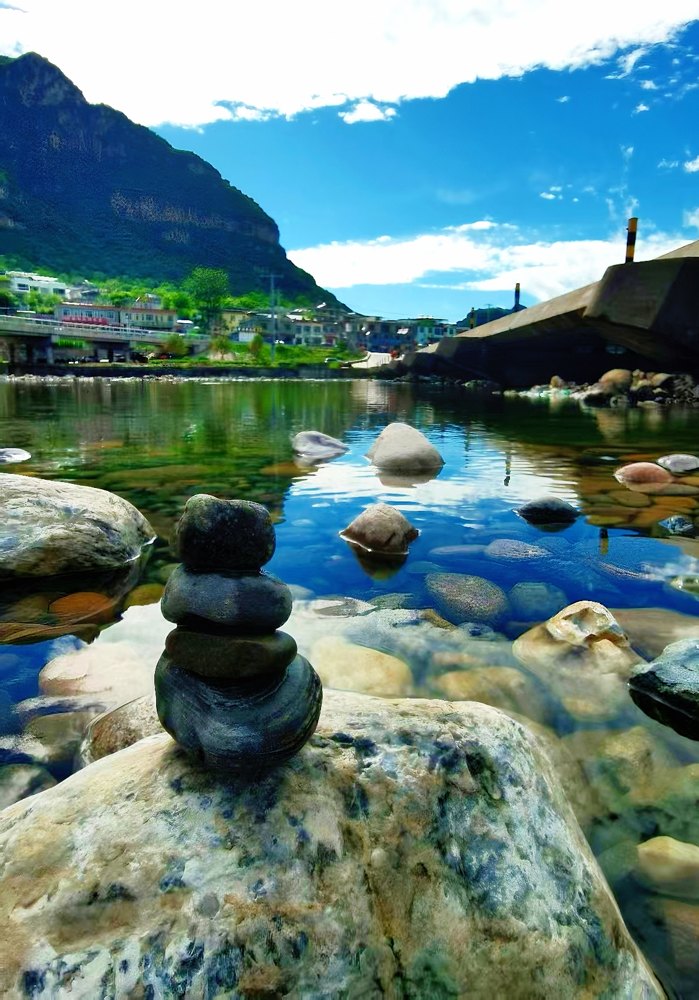十渡夏天河水和山景